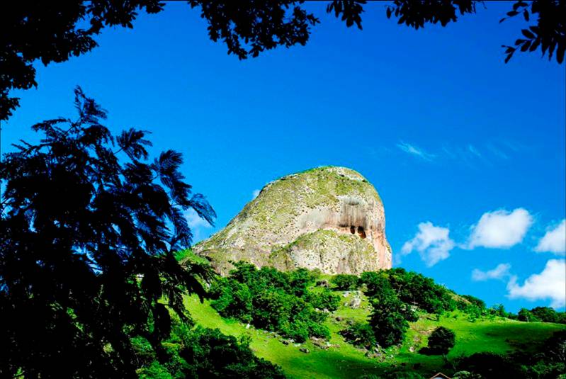 Pedra dos Dois Olhos